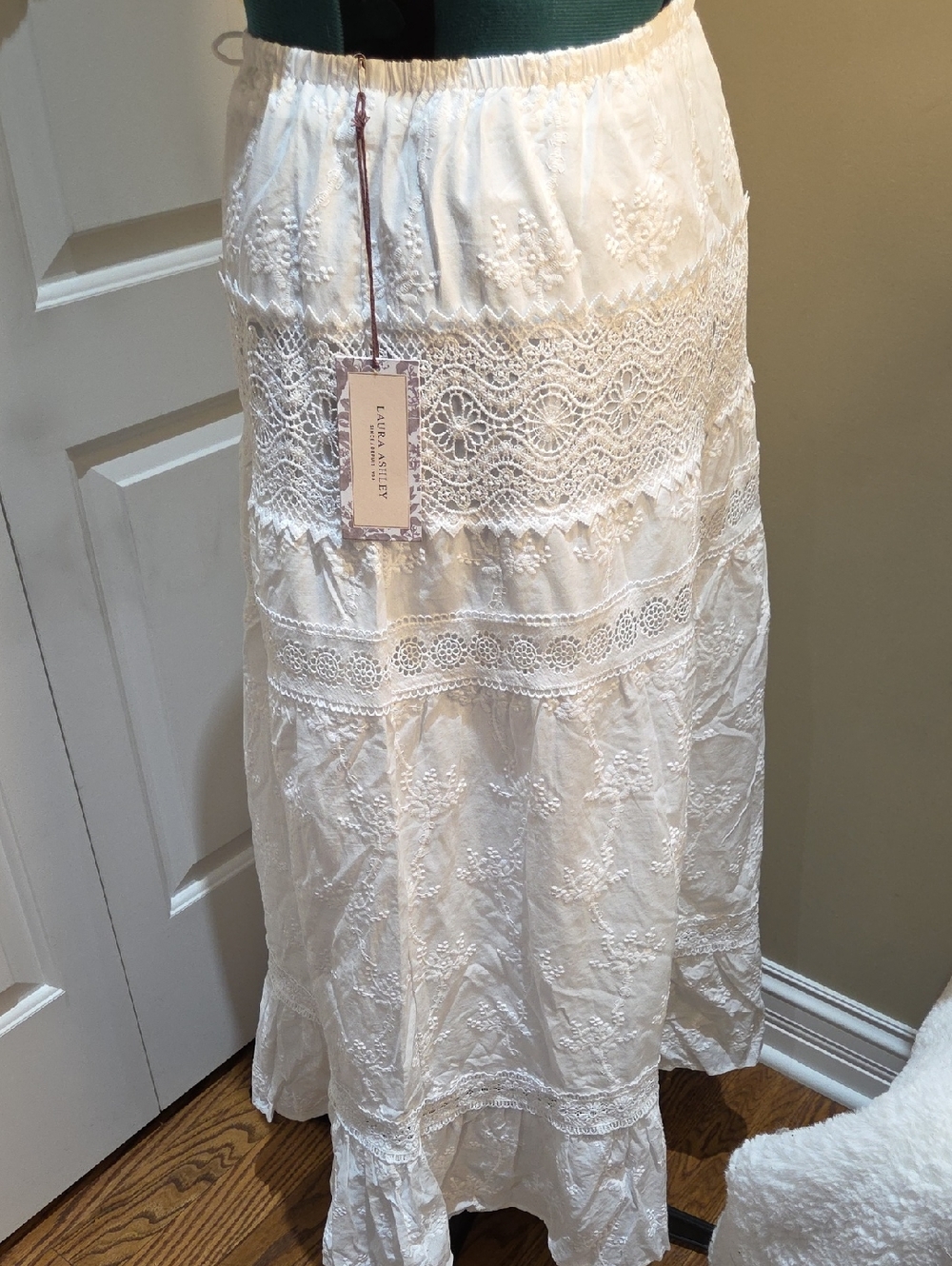 Laura Ashley White Eyelet Maxi Skirt - Picture 10 of 16